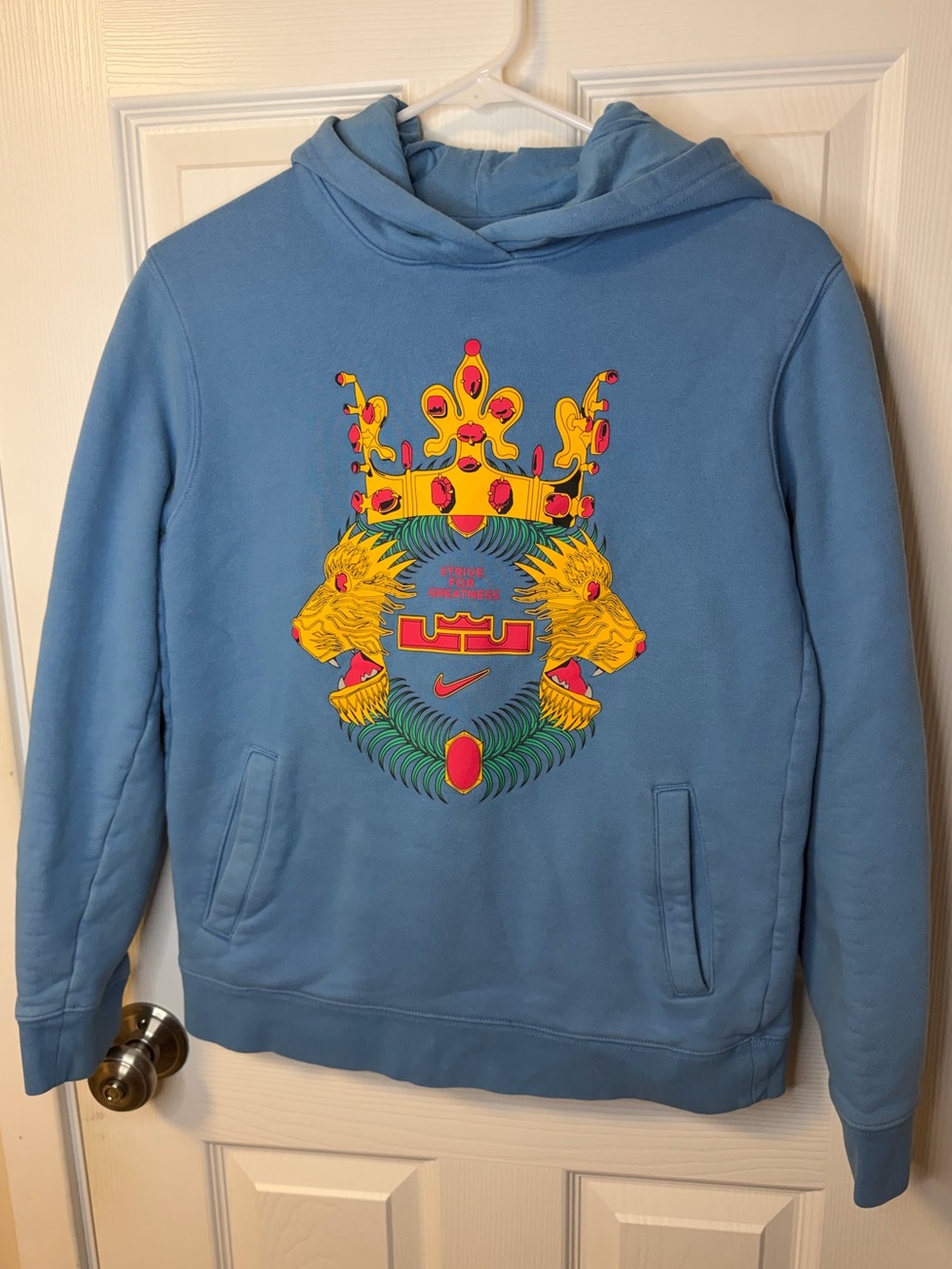 Nike LeBron James Strive for Greatness Crowned Lion Hoodie Youth XL Blue